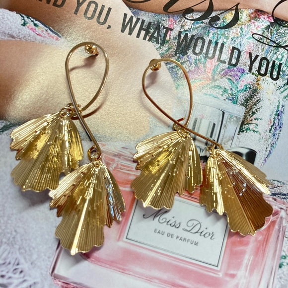 Gold Tone Leaves Earrings - Picture 5 of 6